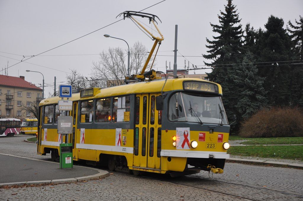 T3M . 223 vyr do msta jako osvtov tramvaj v boji proti AIDS, Slovany, 1.12.2014