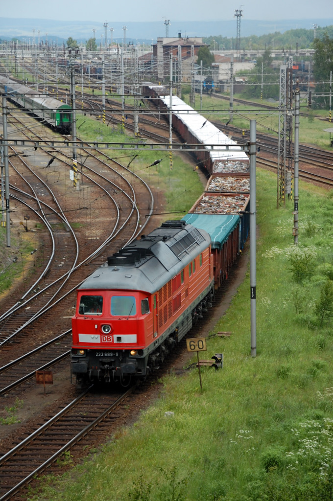 DB 223 689 v ele ucelenho vlaku kovovho rotu pro hutn podniky v Nmecku