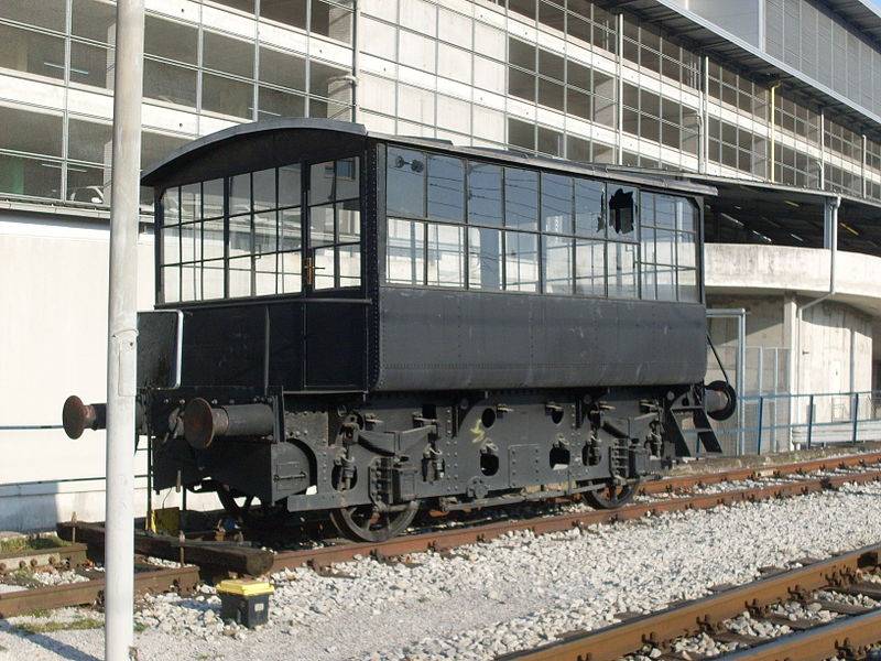 SLO 800px-Celje-shunting_locomotive_Seka