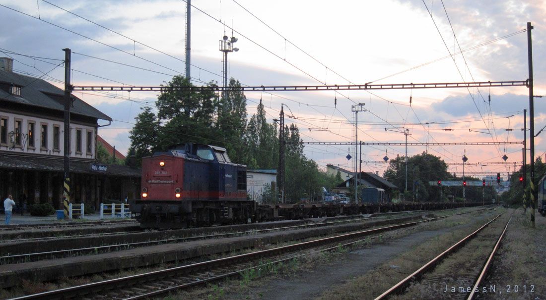 MTR745.702 se soupravou Sggrss od Vrovic, Praha-Hostiva