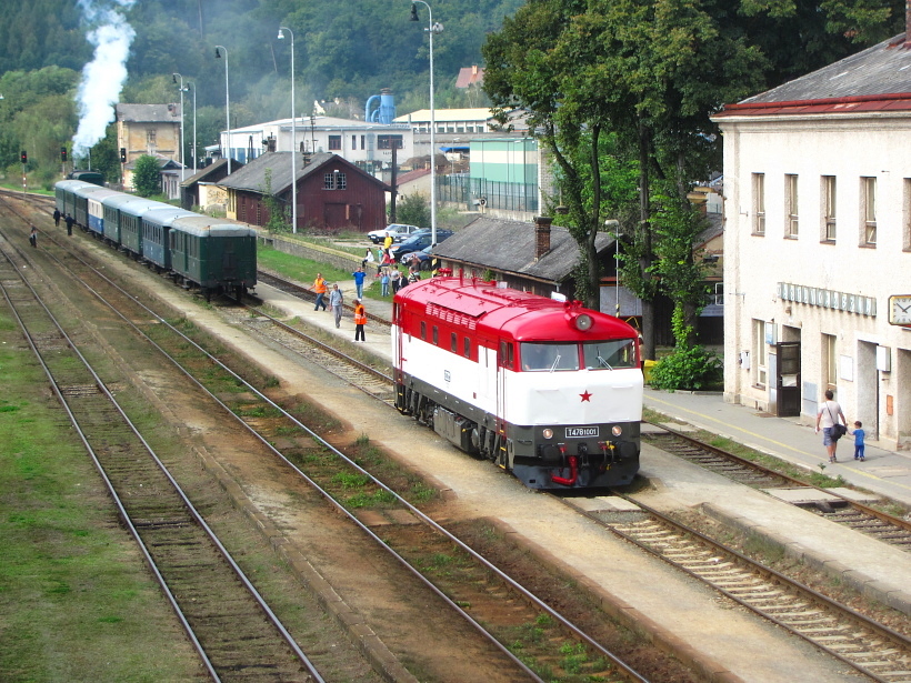 T478 1001 a zvltn vlak v st. Zastvka u Brna, 20. 9. 2014