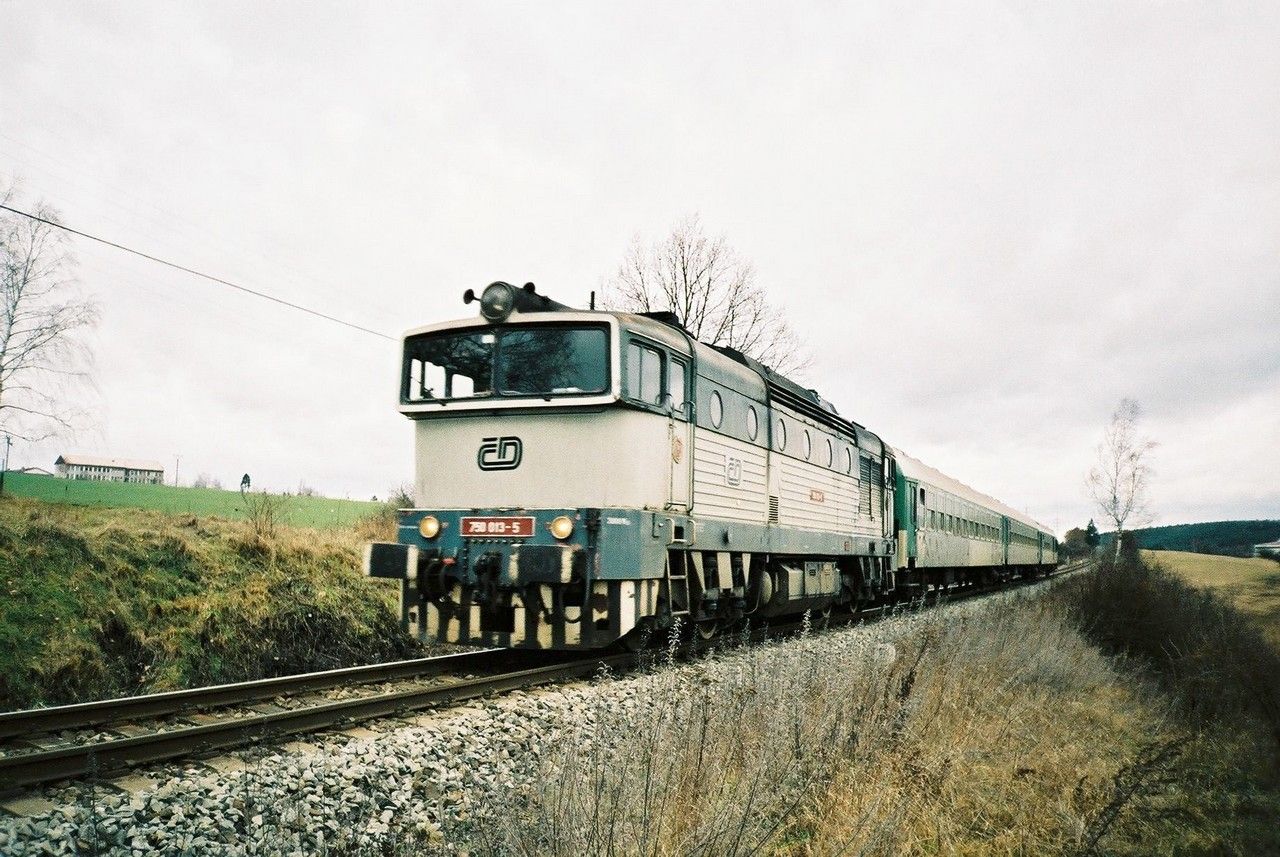 750.013 v Os 2506 z Prahy Mas.n. jede do Rakovnka 12.2.2002