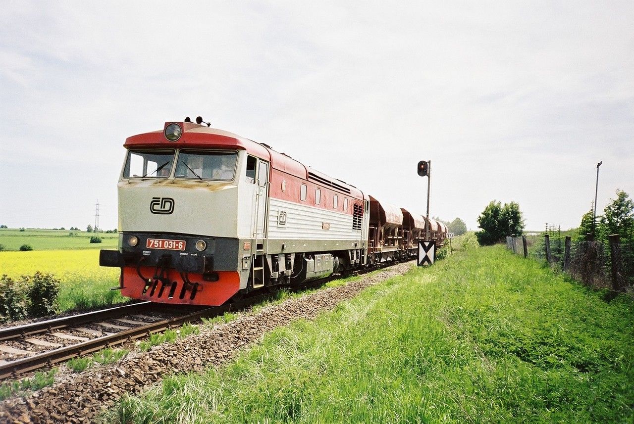 751.031 (DKV Praha) mezi Unhot a Kladnem, 24.5.2003