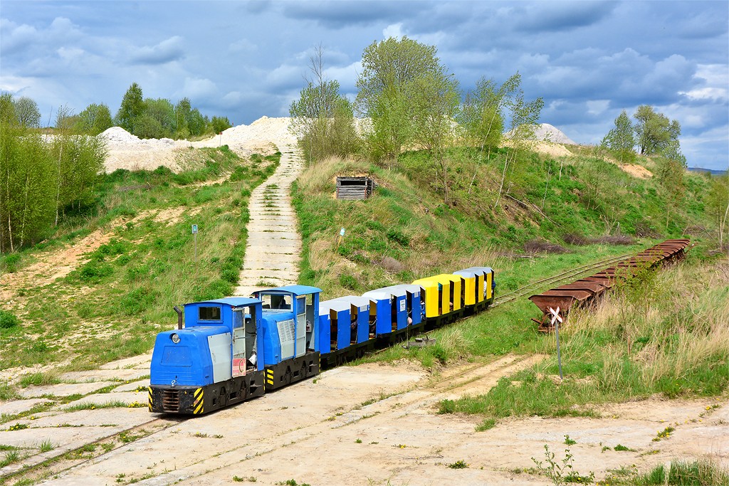 Ppe BN30R s osobnm vlakem ve vhybn mezi jmami Such a Nov Ves