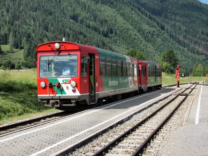 Stadl a. d. Mur, vlak dopravce Steirische Landesbahnhen jedouc z Tamswegu do Unzmarktu