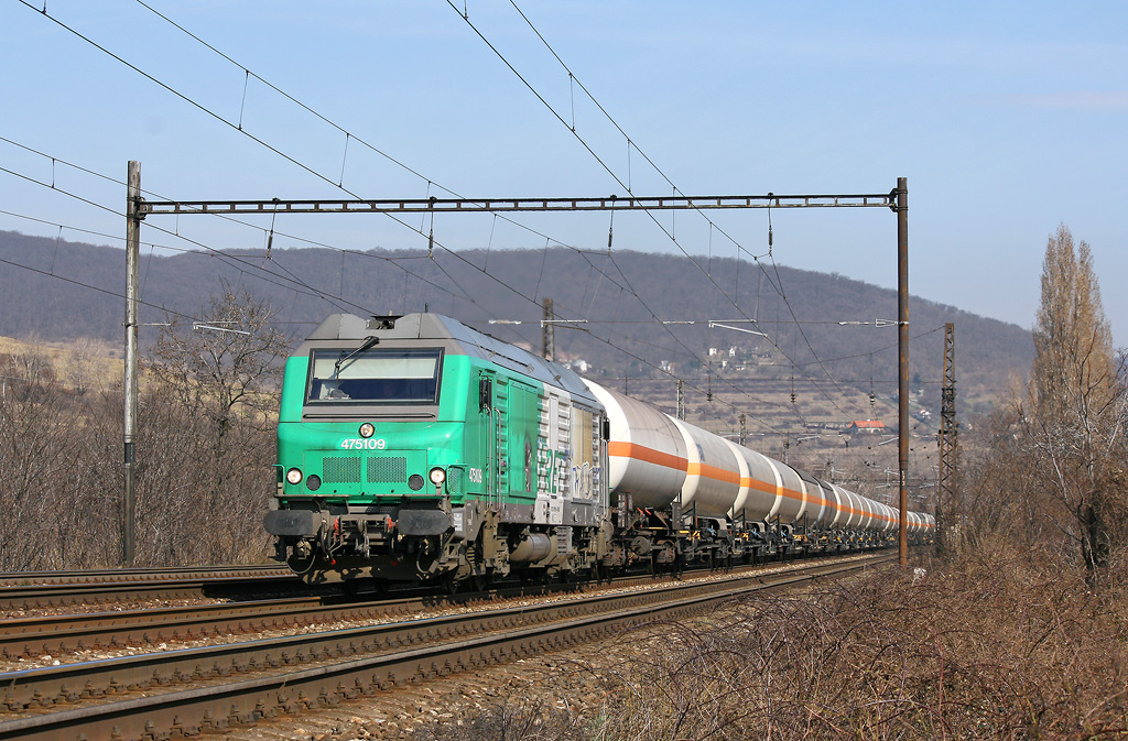 475.109 Bratislava Rail na Slovensku v seku Rajka - Kty