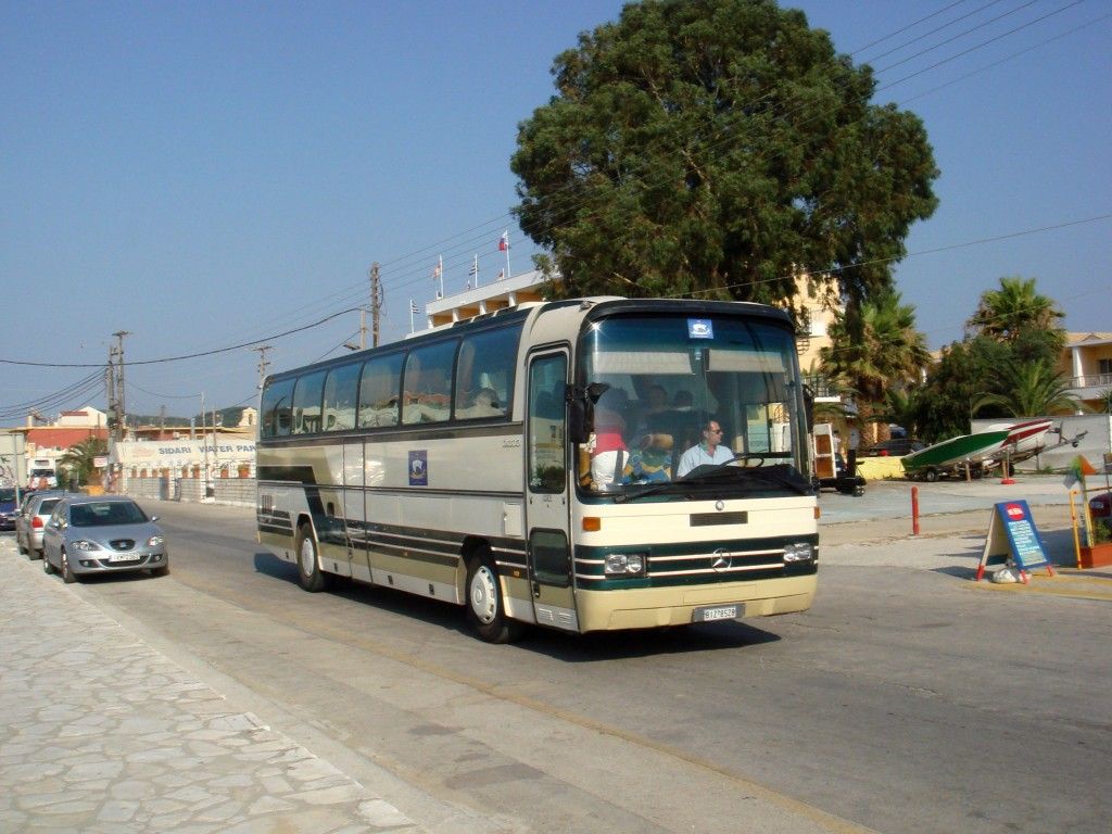 Jeden z nejkrsnjch autobus na ostrov - M-B O 303
