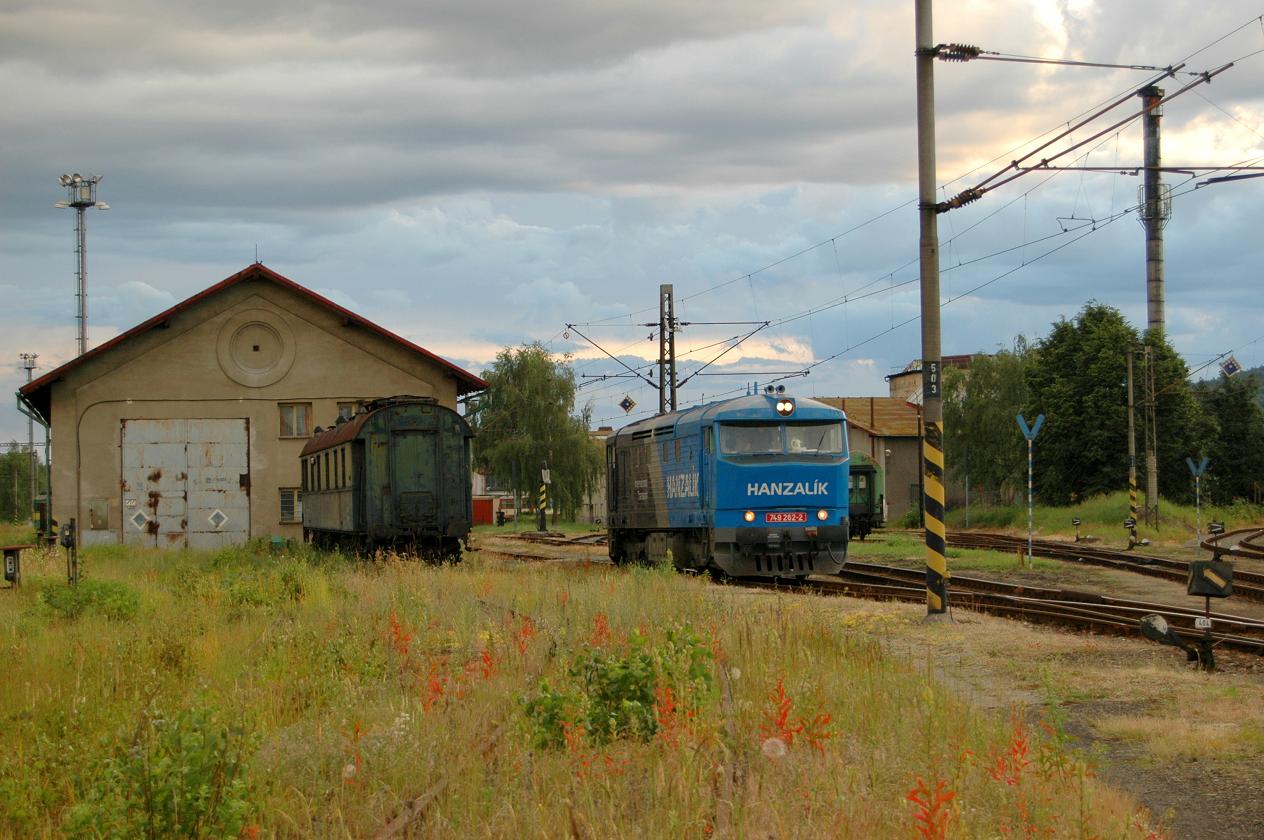 749.262 v Chomutov odjd z depa na nkladov ndra pro vozy - erven 2013