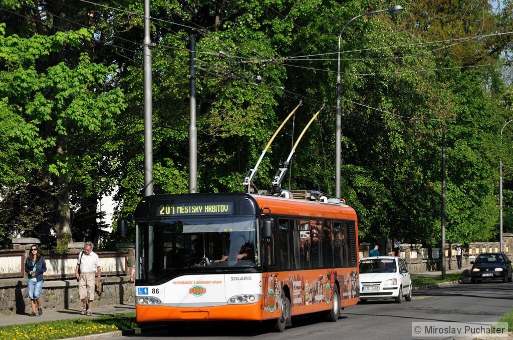 Ev. . 86 (Solaris Trollino 12 AC) v ulici Purkyova.