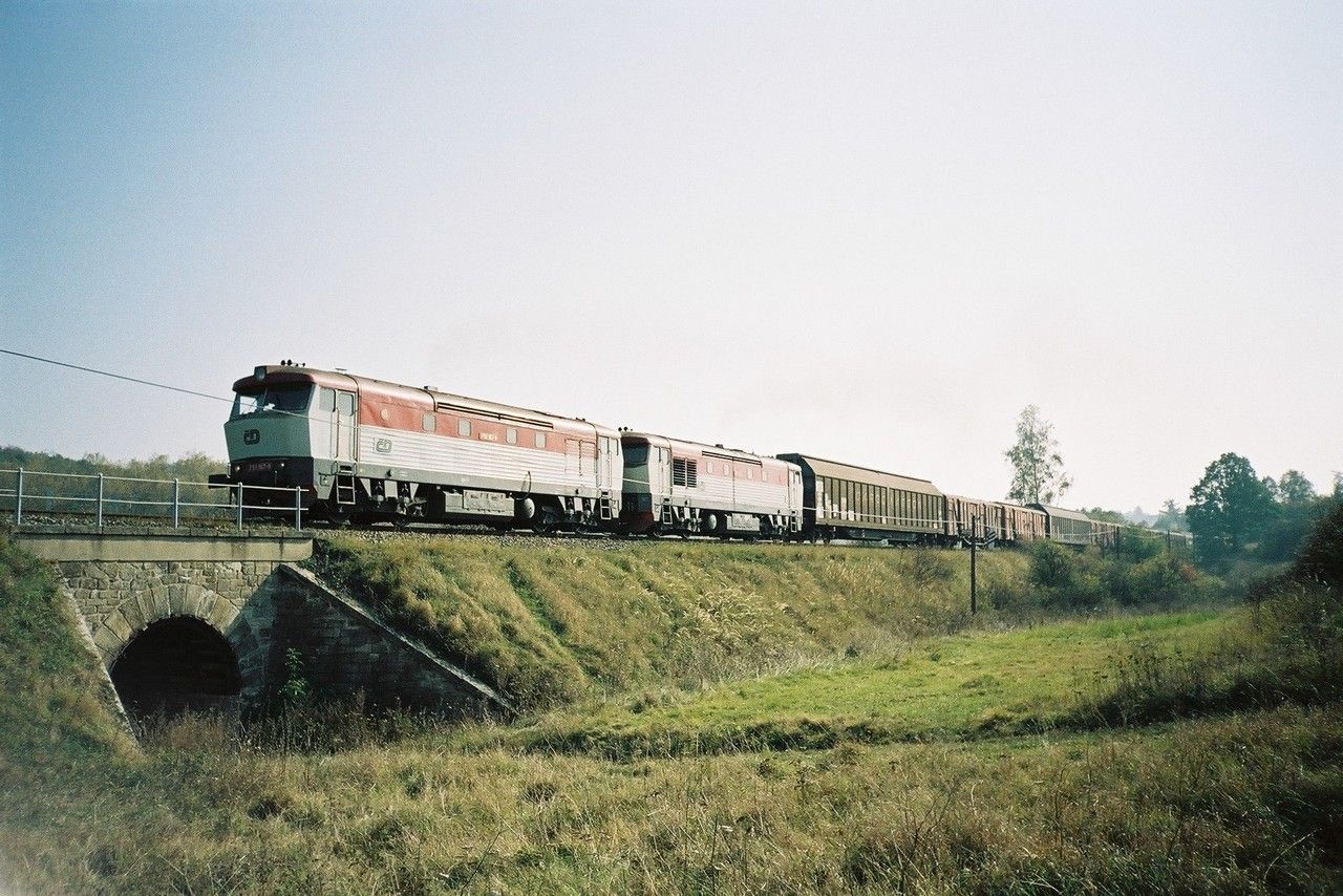751.167+166 ve vlaku na Kladno na cest z Rakovnka, 14.10.2005