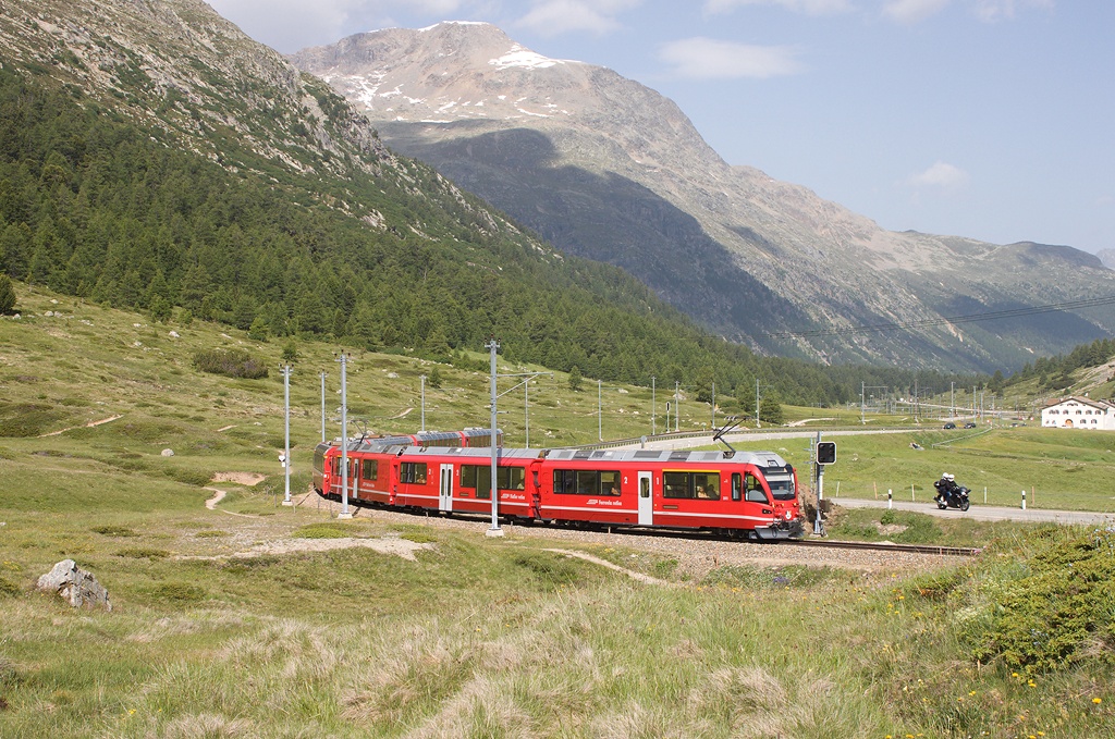 Bernina Express pi prjezdu Berninapassem.