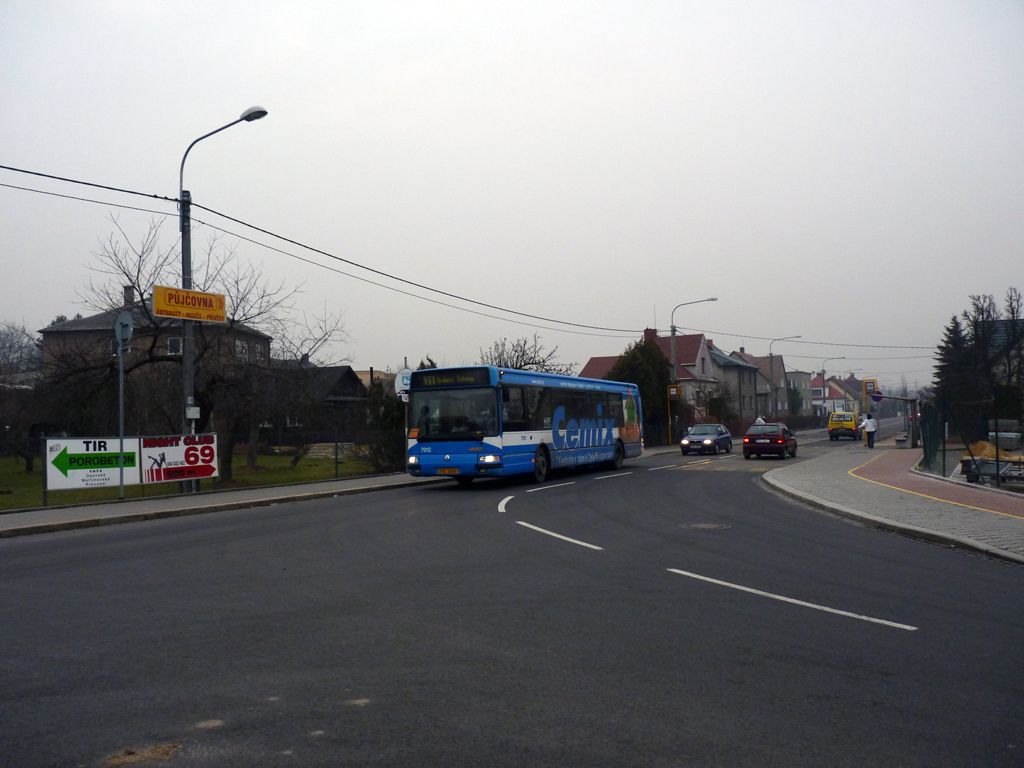 Citybus sla 7012 se sluivou reklamou na CEMIX opout zastvku Tebovick.