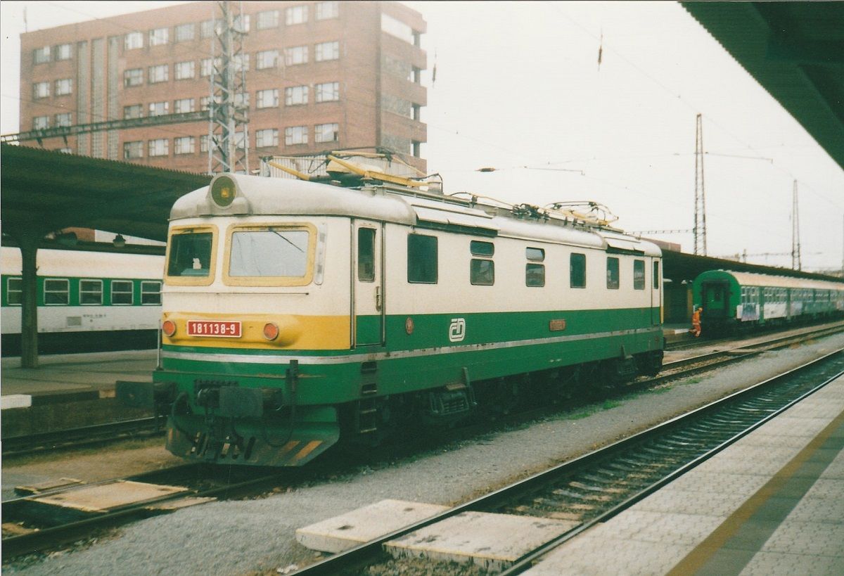 181.138-9 Pardubice hl., 17.9.2002