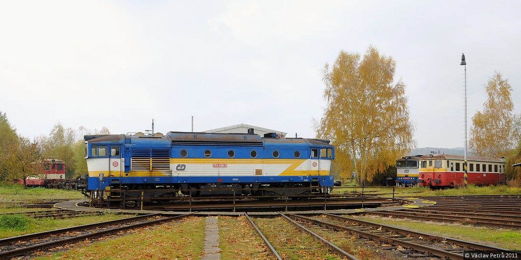 754 006-5 v lokomotivnm depu Klatovy dne 28. 10. 2011