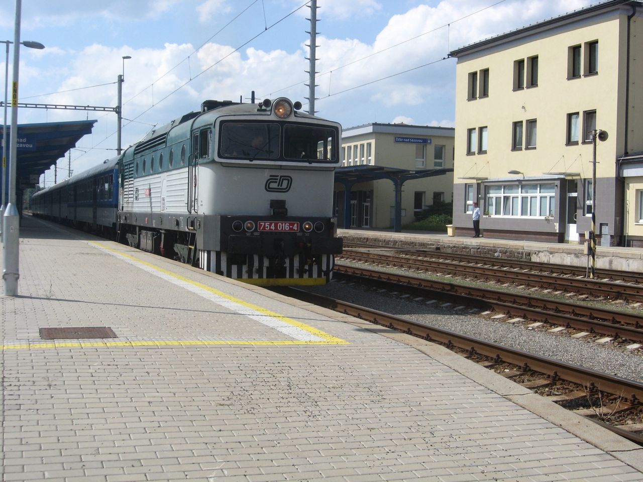 754.016 na Sp 1637 Perntejn odjd ze stanice r nad Szavou.